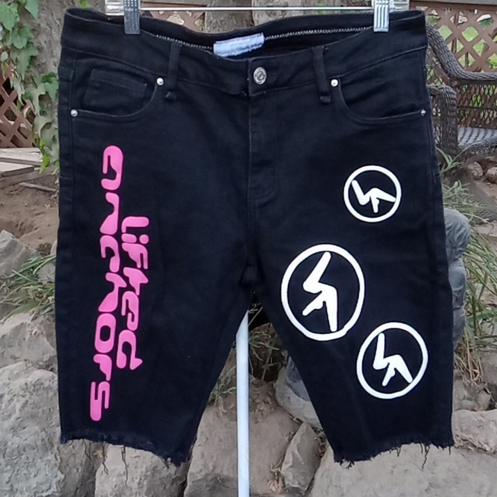 Men shorts very good condition, deep black. Very good stretch. Size 34.